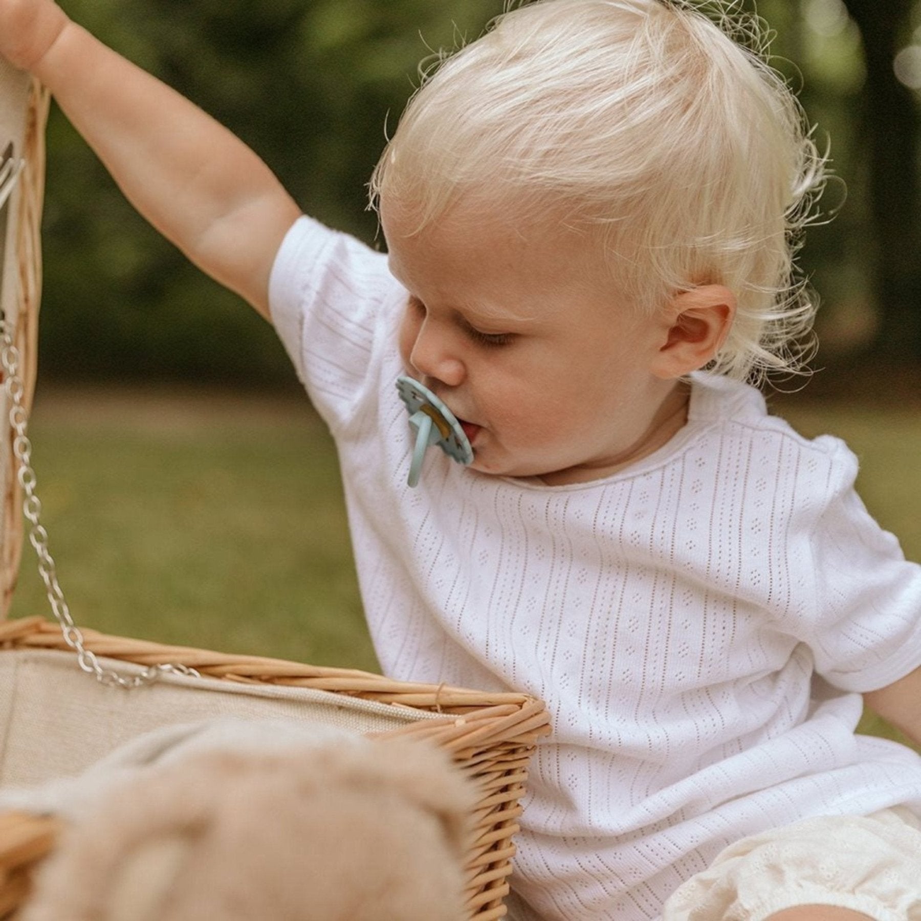 Frigg - Dummies, Pacifiers & Pacifiers Clips - 2 - Pack Fairytale Latex Ole Lukoie/Clumsy Hans - Tummy Time