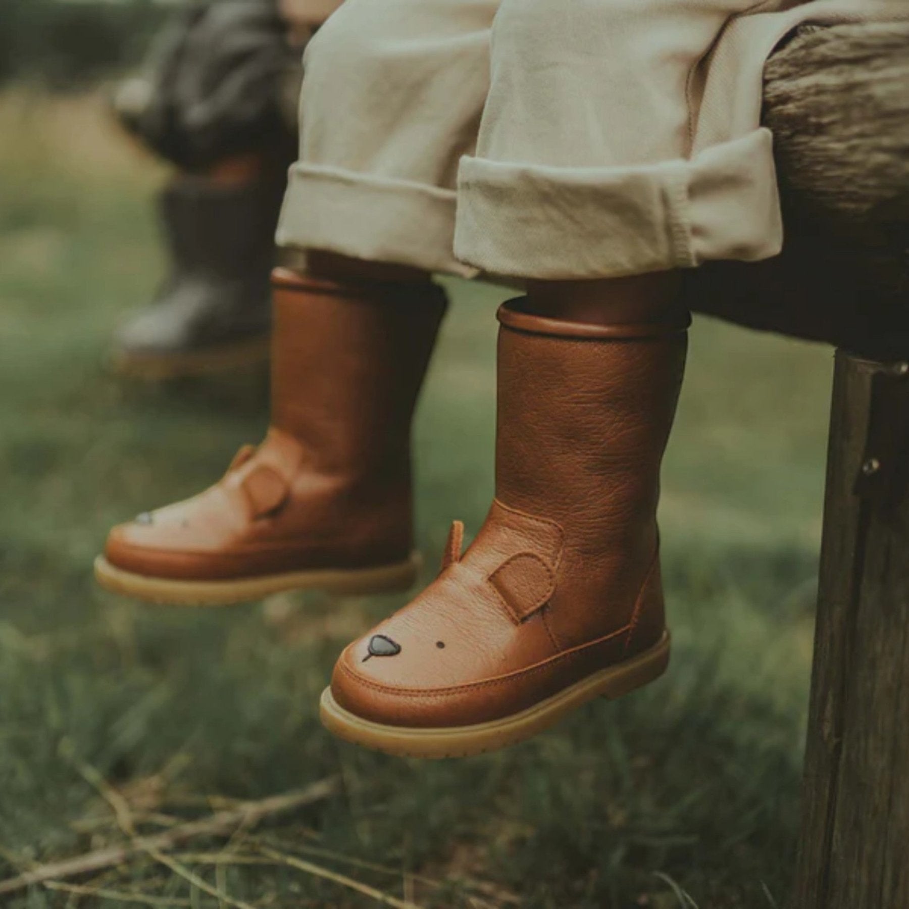 Donsje - Baby Footwear - Wadudu Classic Boots Bear - Cognac Leather - Tummy Time