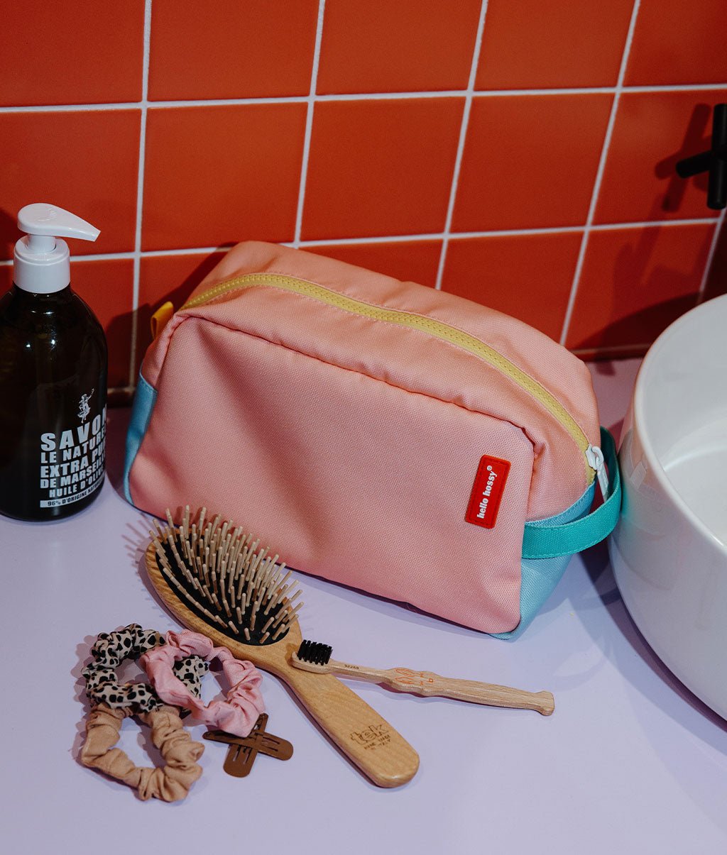 Hello Hossy - Toiletry Bags & Health Book - Mini Jolly Toiletry Bag - Salmon / Blue / Green - Tummy Time