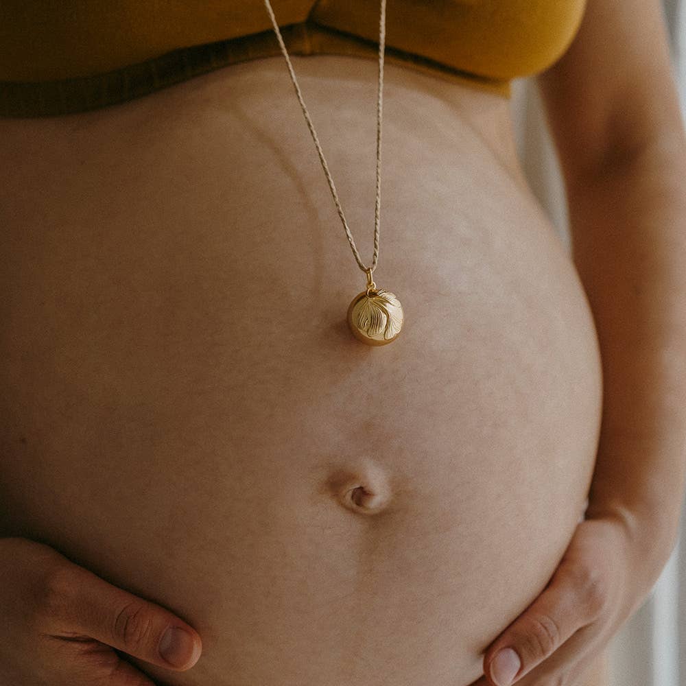 Ilado - Baby Comforters - Ginkgo Pregnancy Necklace - Gold - Tummy Time