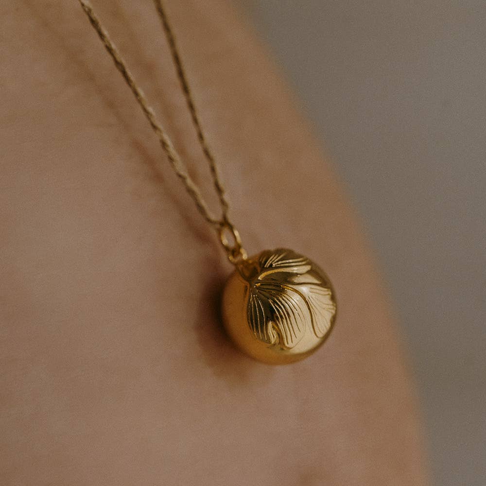 Ilado - Baby Comforters - Ginkgo Pregnancy Necklace - Gold - Tummy Time
