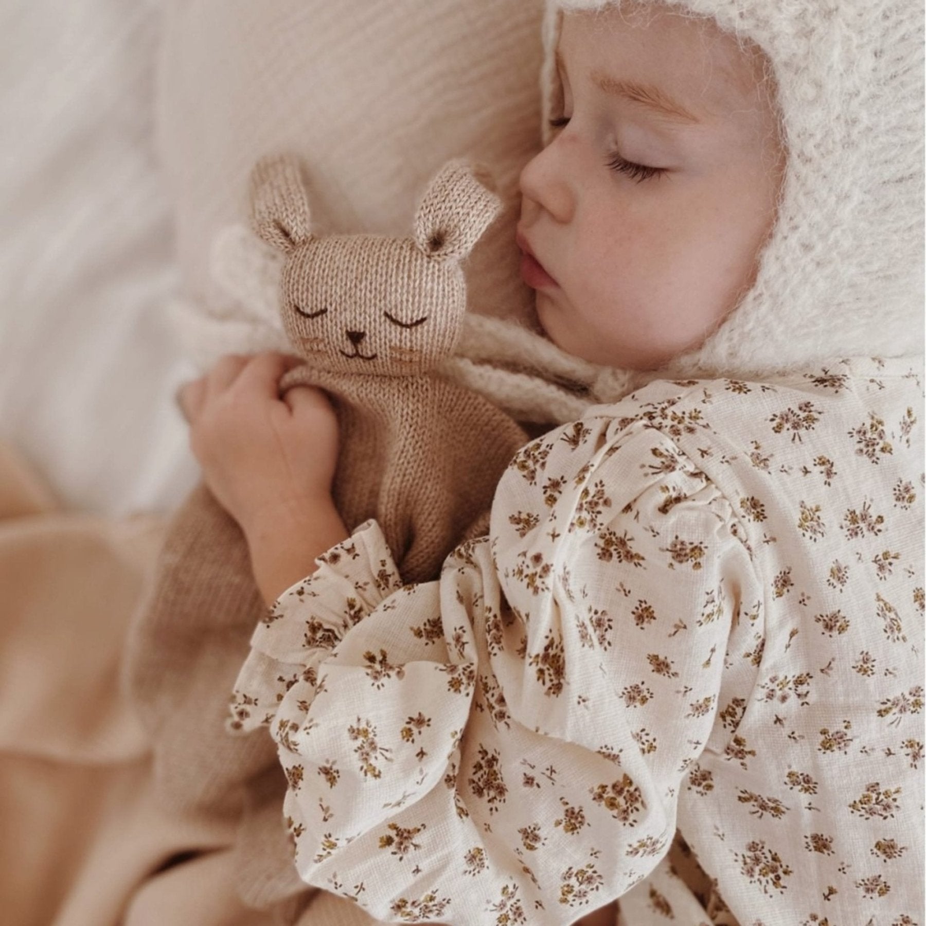 Main Sauvage - Baby Comforters - Knit Cuddle Cloth - Bunny Sand - Tummy Time