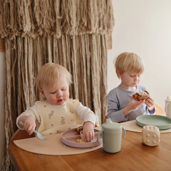 Mushie - Baby Tableware - Classic Silicone Suction Plate - Soft Lilac - Tummy Time