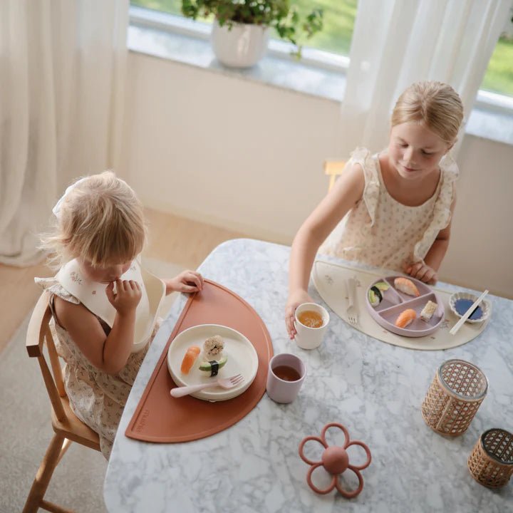Mushie - Baby Tableware - Classic Silicone Suction Plate - Soft Lilac - Tummy Time
