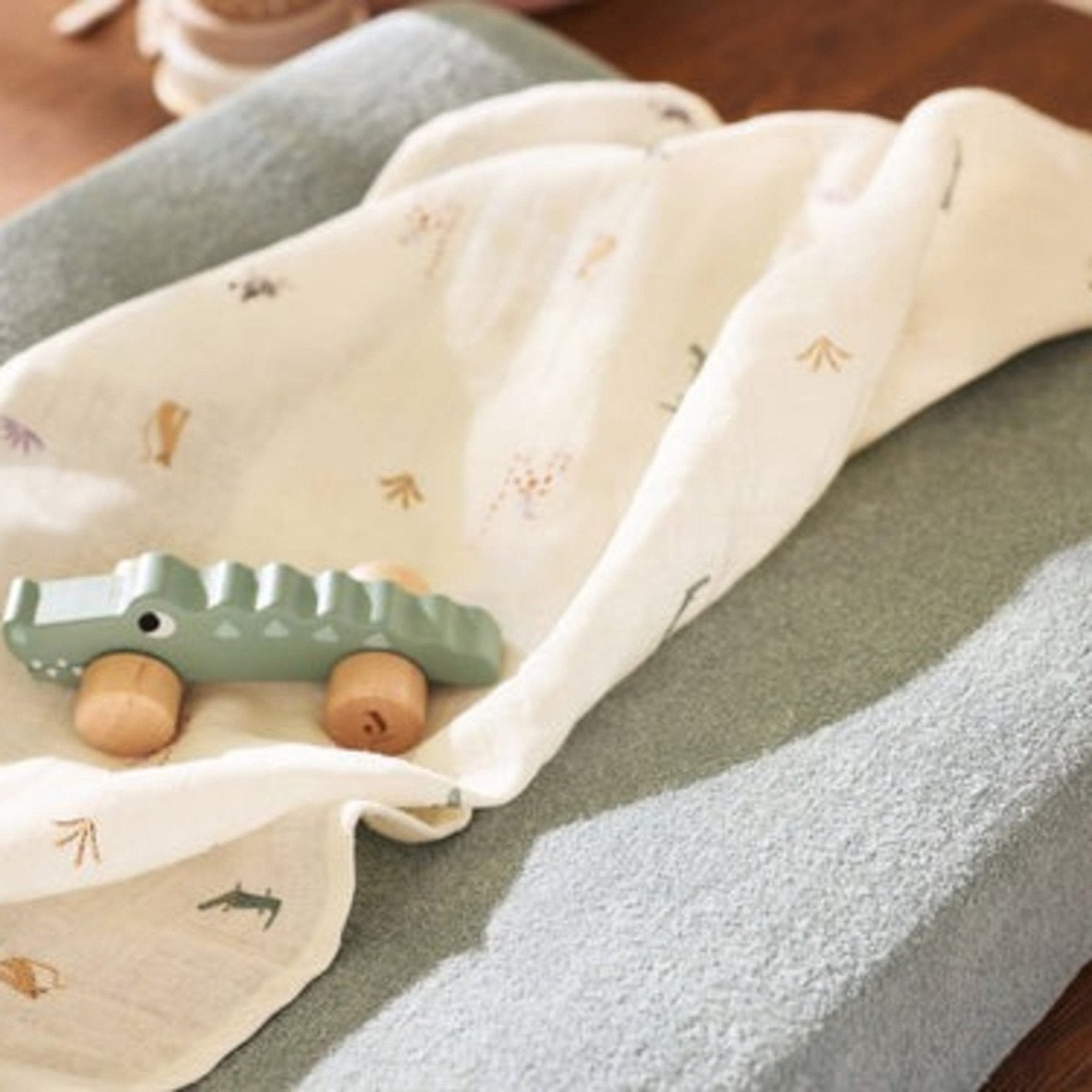 Jollein - Baby Toys & Rattles - Wooden Crocodile on Wheels - Jungle Jambo - Tummy Time