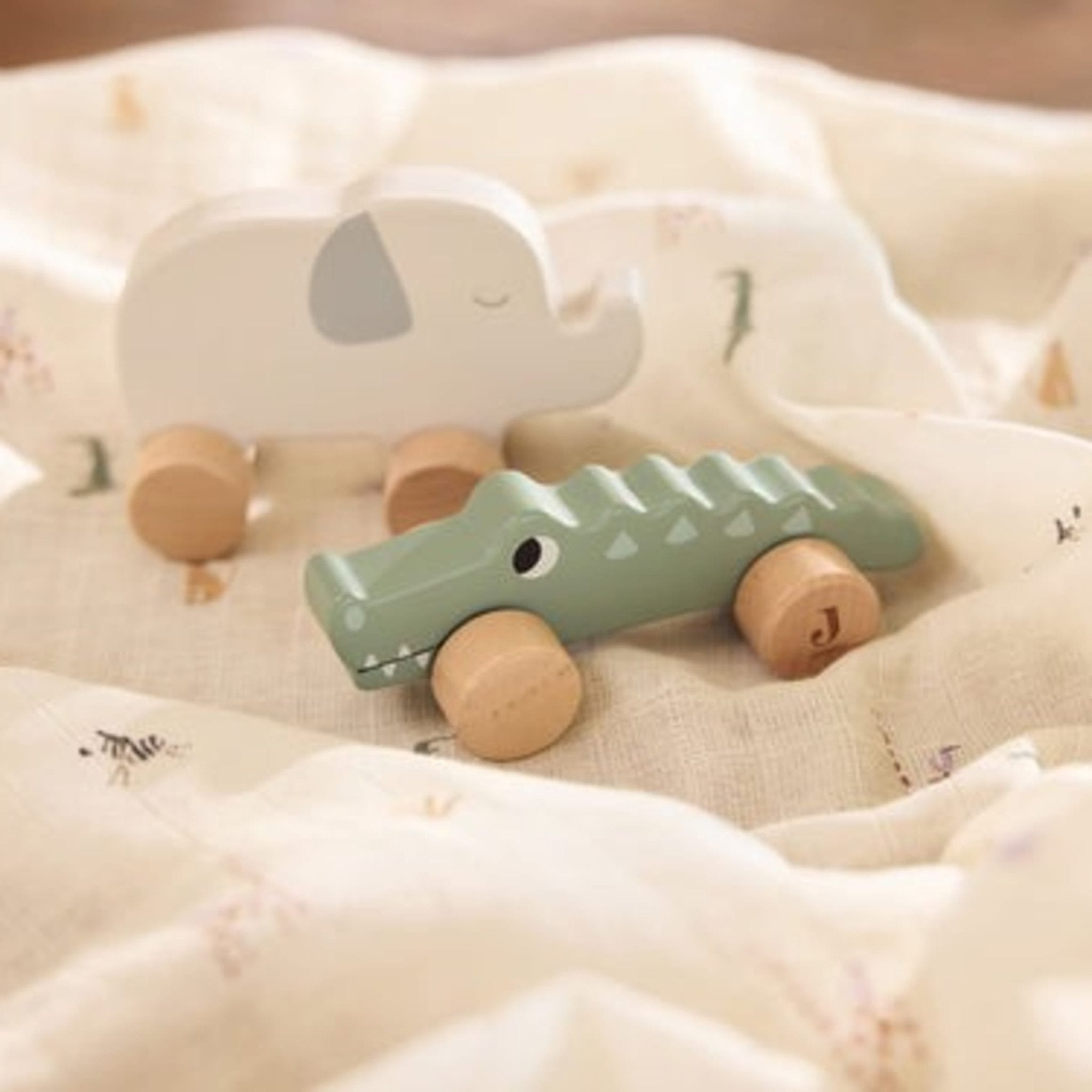 Jollein - Baby Toys & Rattles - Wooden Crocodile on Wheels - Jungle Jambo - Tummy Time