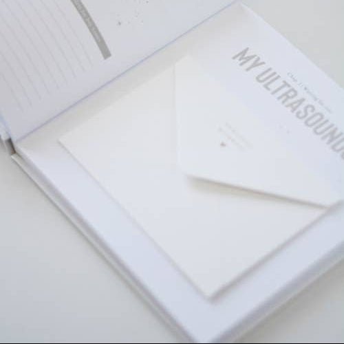 Zakuw - Toiletry Bags & Health Book - English Baby Book "Celeste" - Snow - Tummy Time