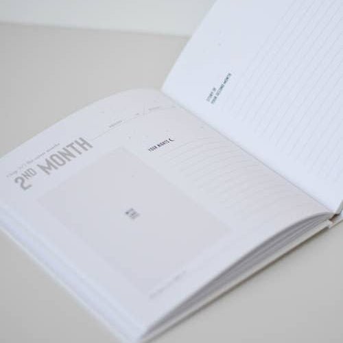 Zakuw - Toiletry Bags & Health Book - English Baby Book "Celeste" - Snow - Tummy Time