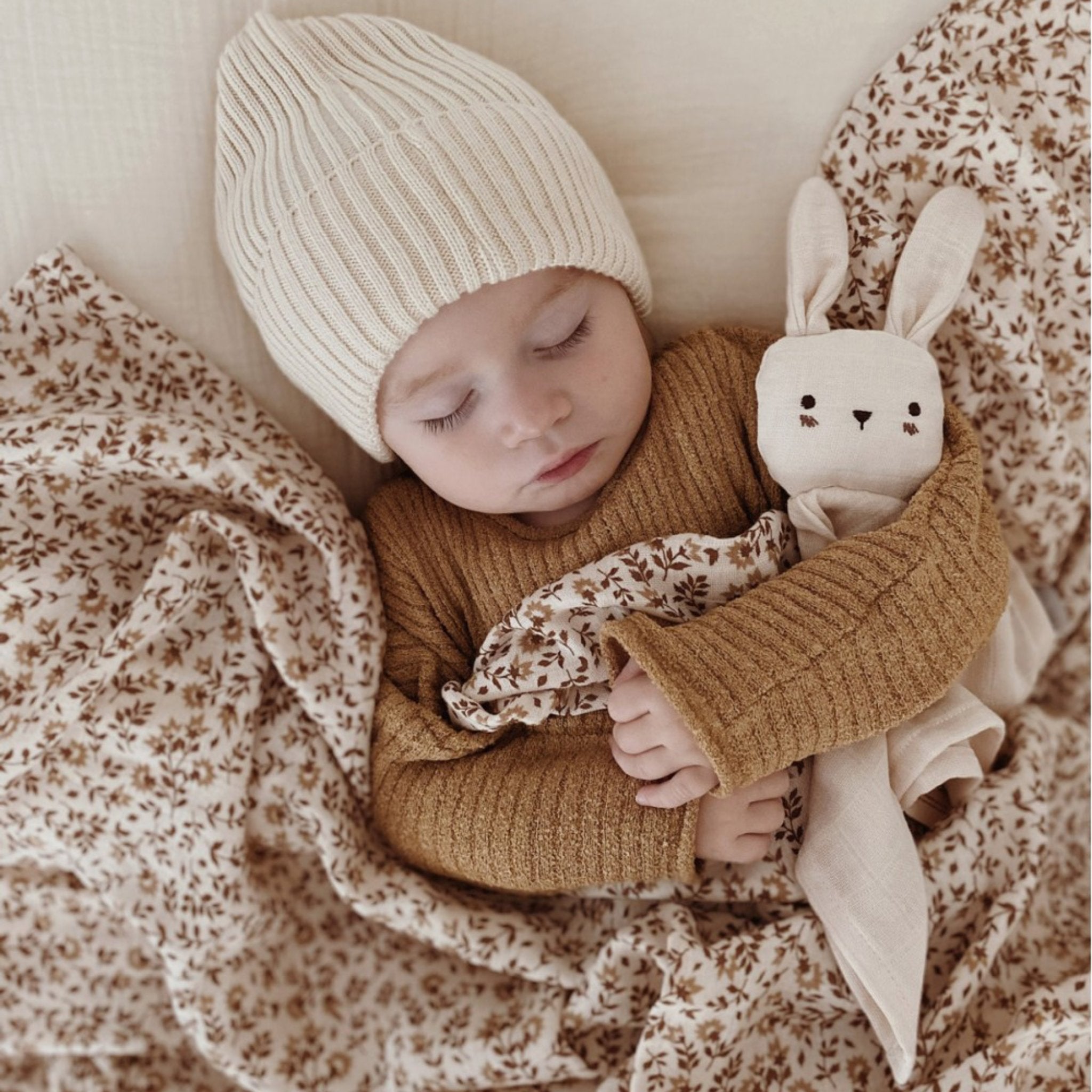 main sauvage cuddle cloth - bunny ecru