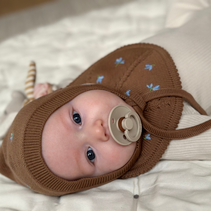 Saga Copenhagen Knitted Baby Bib - Tahin
