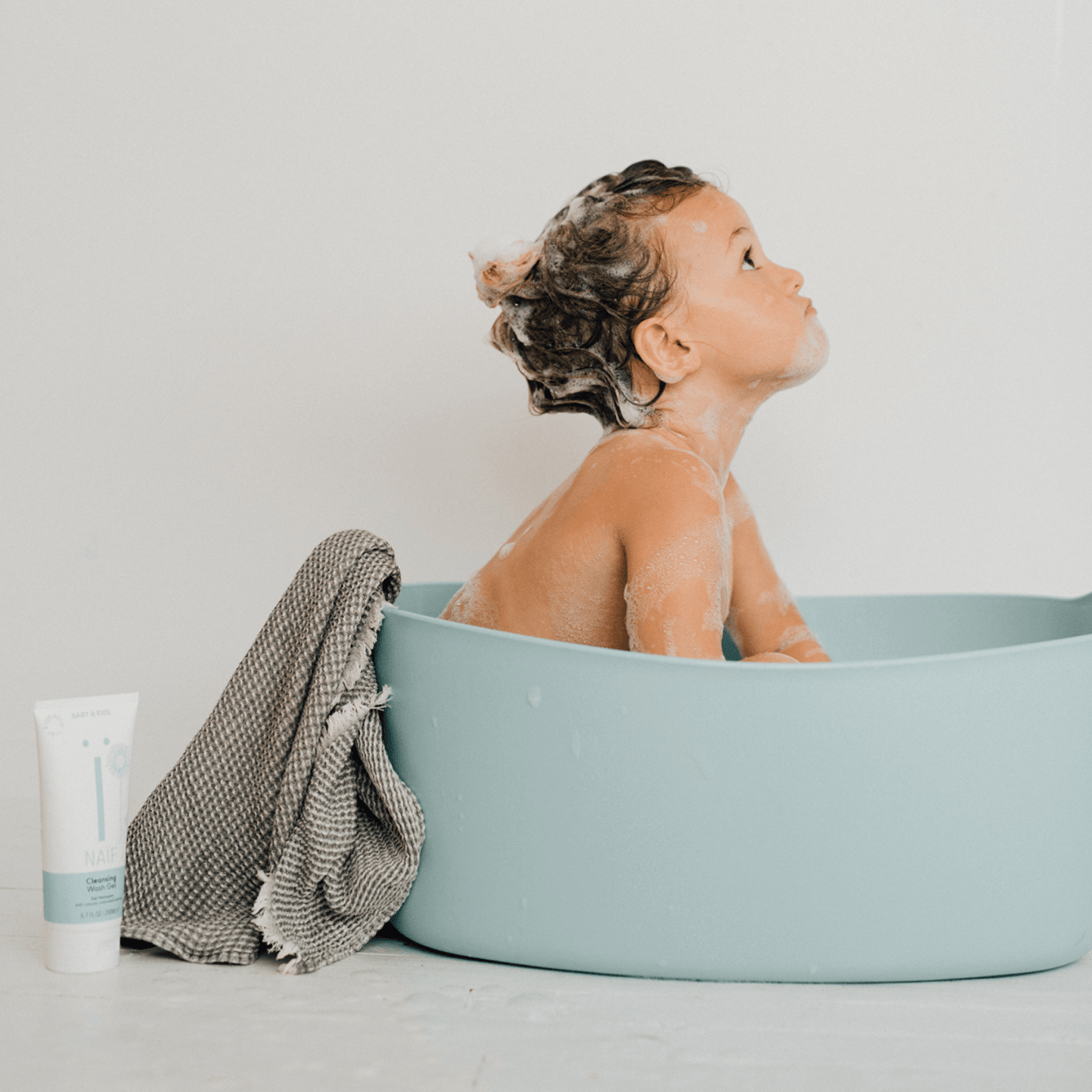 Naïf Care - Body & Hair Care - Baby & Kids Cleansing Wash Gel - 200ml - Tummy Time
