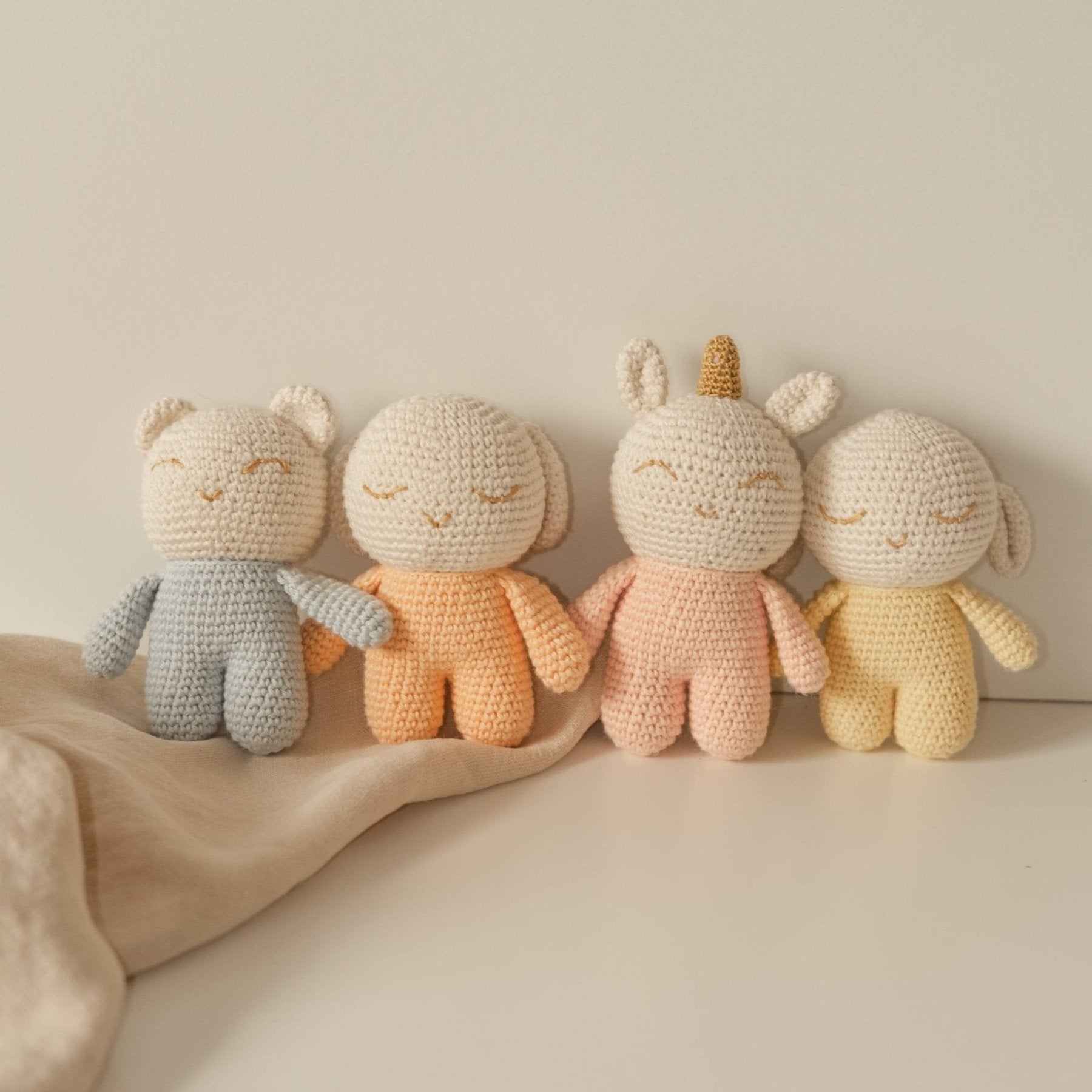 Ilado - Baby Toys & Rattles - Bola Rattle - Sheep - Tummy Time