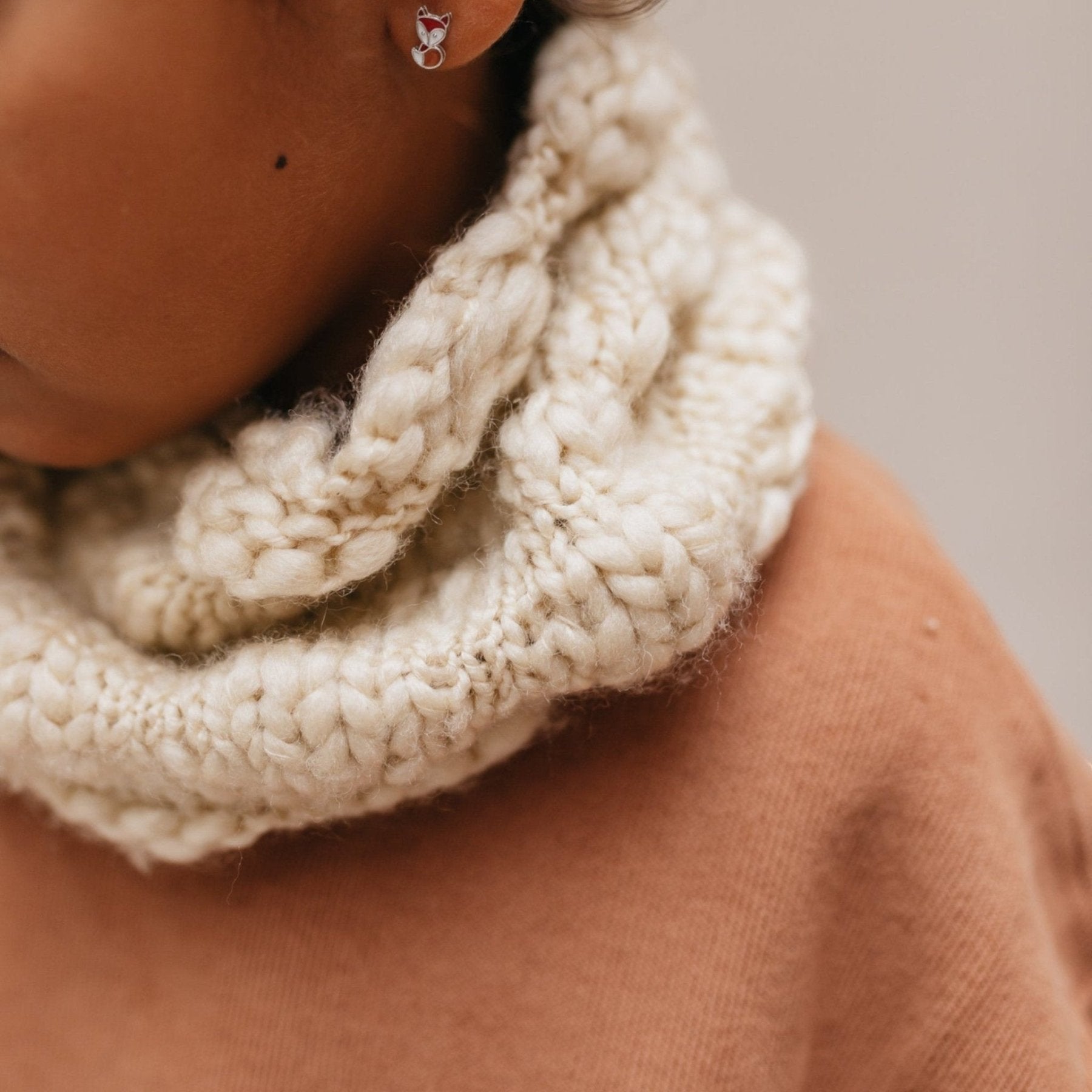 Mrs Ertha - Mittens, Gloves & Scarves - Collar - Ivory - Tummy Time