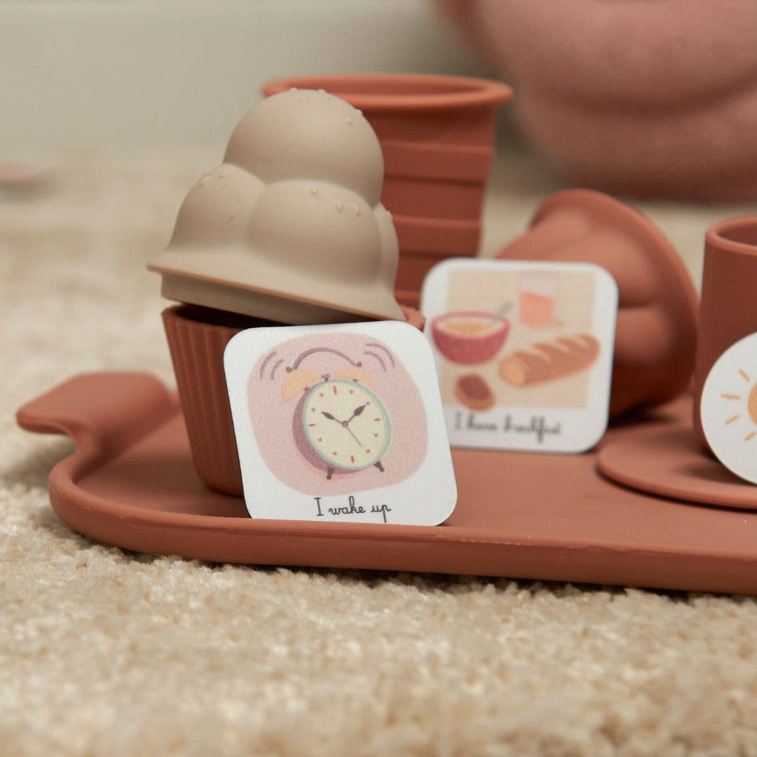 magnets se lever et petit-déjeuner à côté de vaisselle en silicone pour enfant