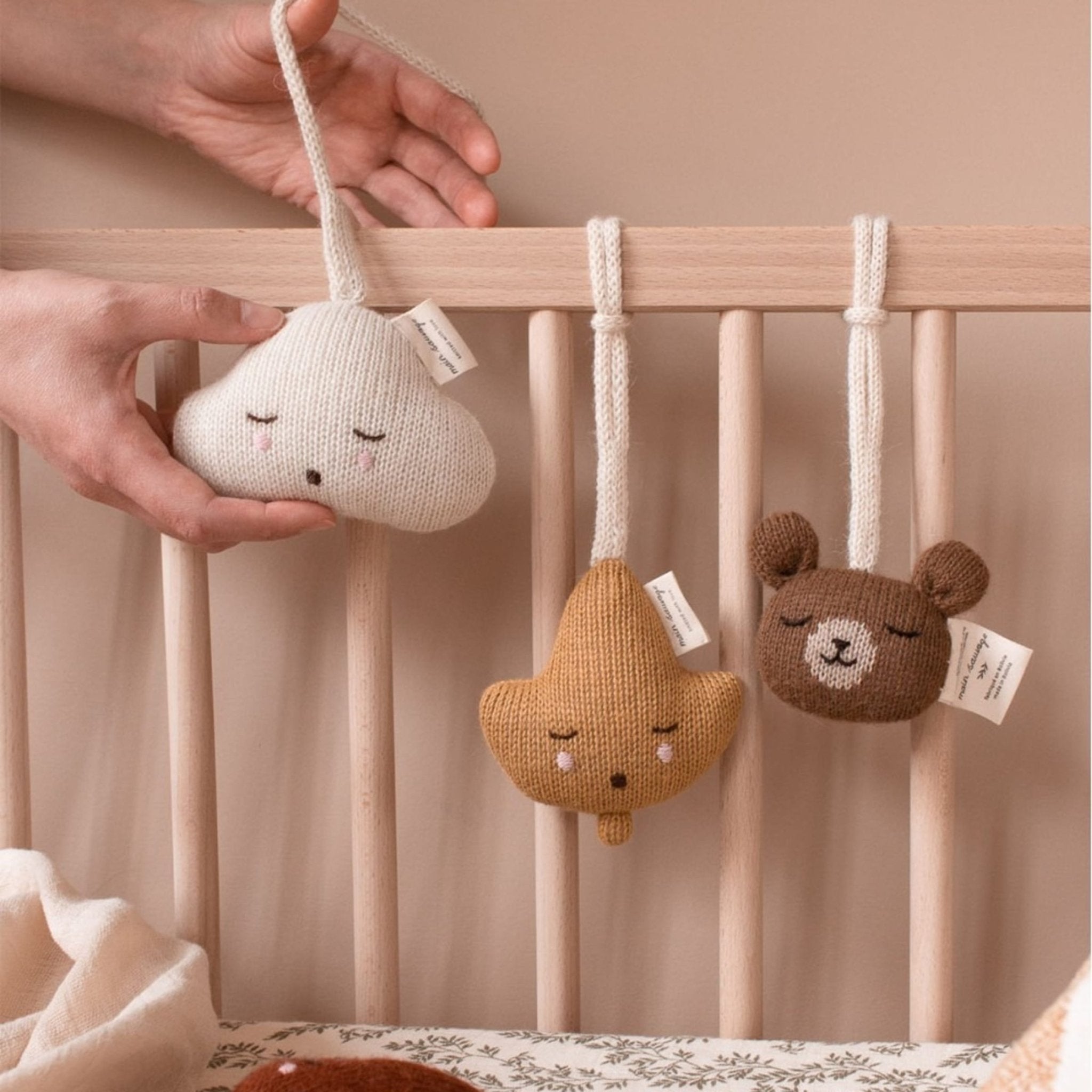 Main Sauvage - Baby Toys & Rattles - Hanging Rattle - Teddy Nut - Tummy Time