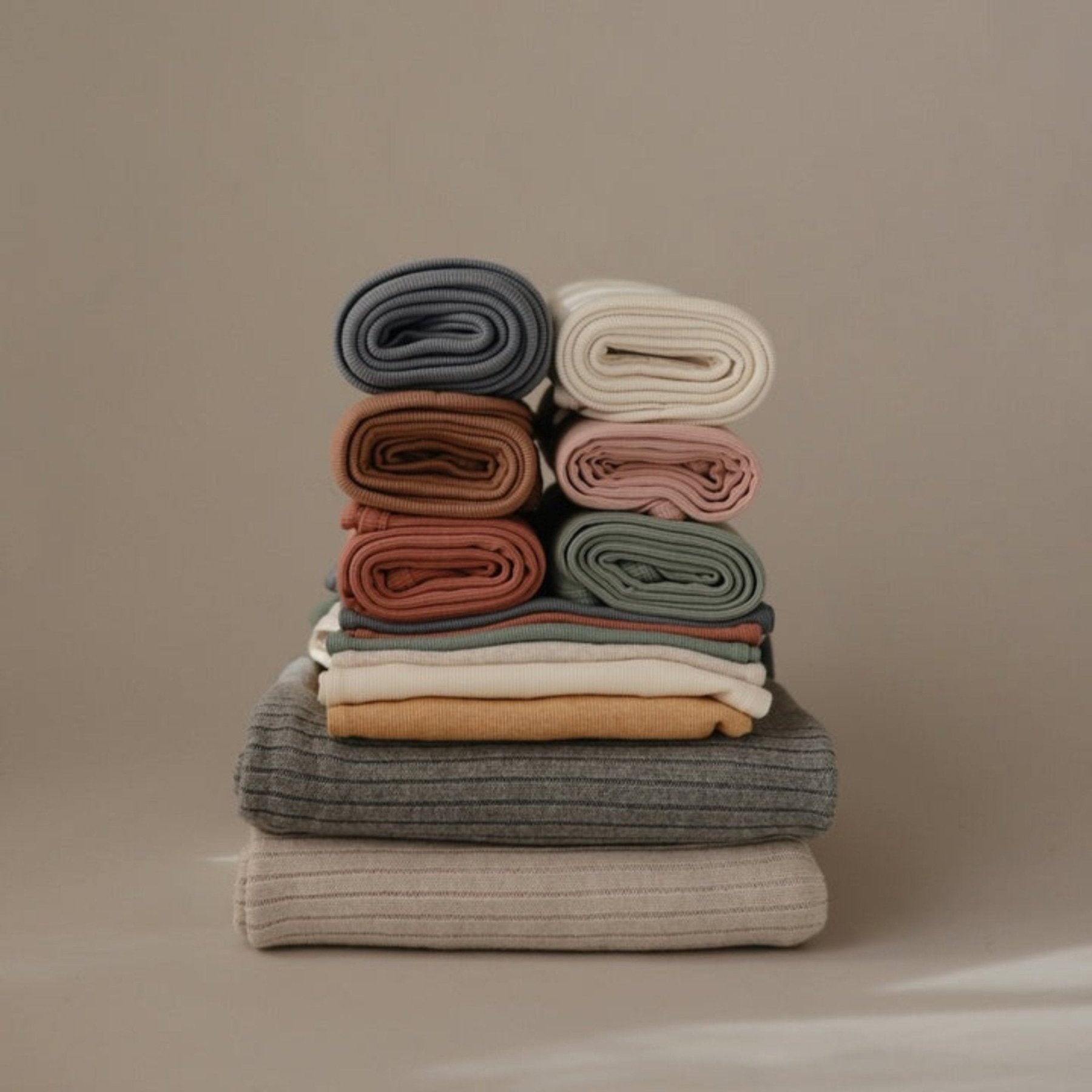 Mushie - Sleeping Bags, Blankets & Bed Bumpers - Knitted Baby Blanket - Ribbed Smoke - Tummy Time