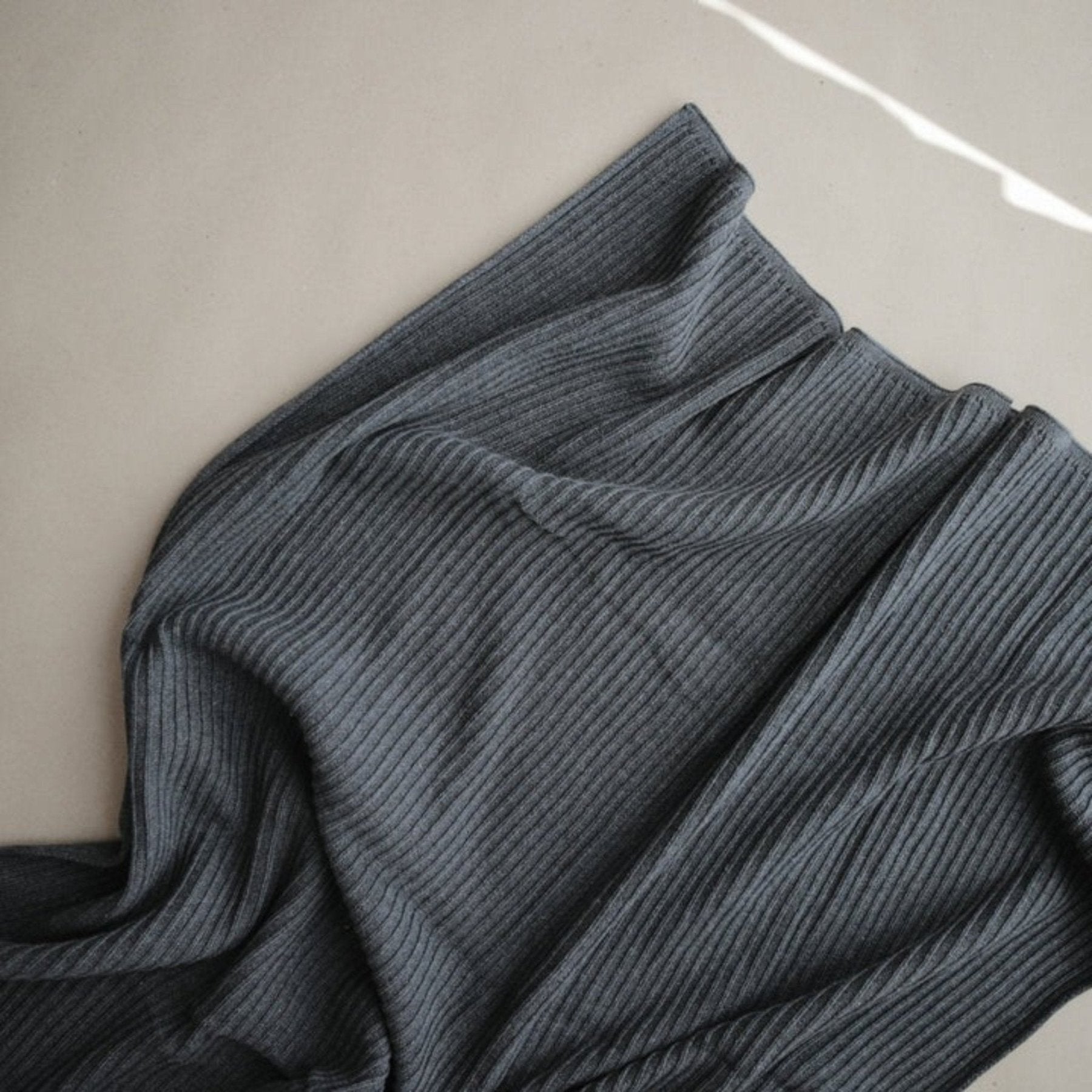Mushie - Sleeping Bags, Blankets & Bed Bumpers - Knitted Baby Blanket - Ribbed Smoke - Tummy Time