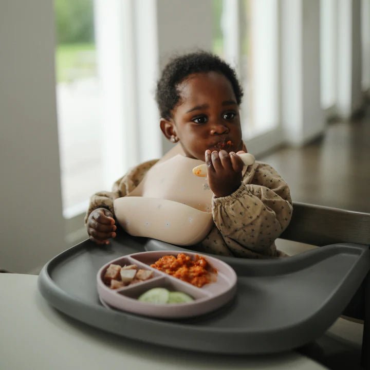 Mushie - Baby Tableware - Silicone Suction Plate - Soft Lilac - Tummy Time