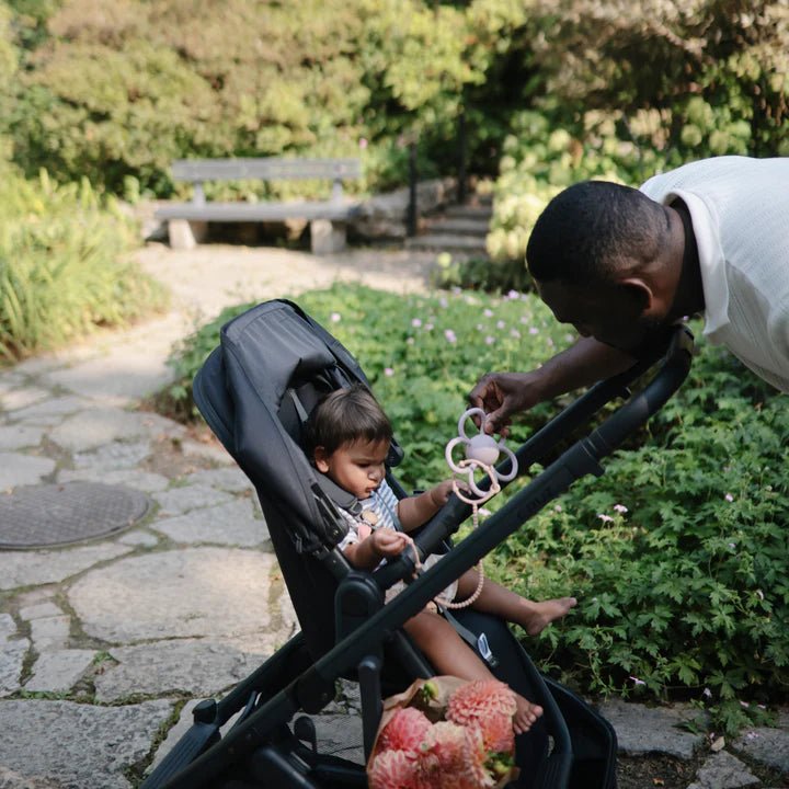 Mushie - Baby Teethers - Daisy Rattle Teether - Soft Lilac - Tummy Time