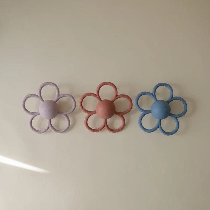 Mushie - Baby Teethers - Daisy Rattle Teether - Soft Lilac - Tummy Time