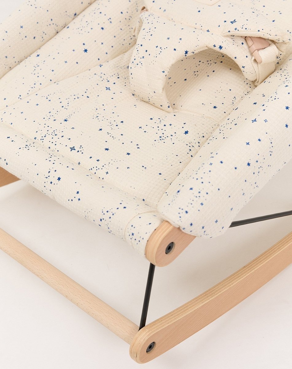 Nobodinoz Baby Bouncer Growing Green - Blue Milky Way, close-up of the Blue Milky Way print