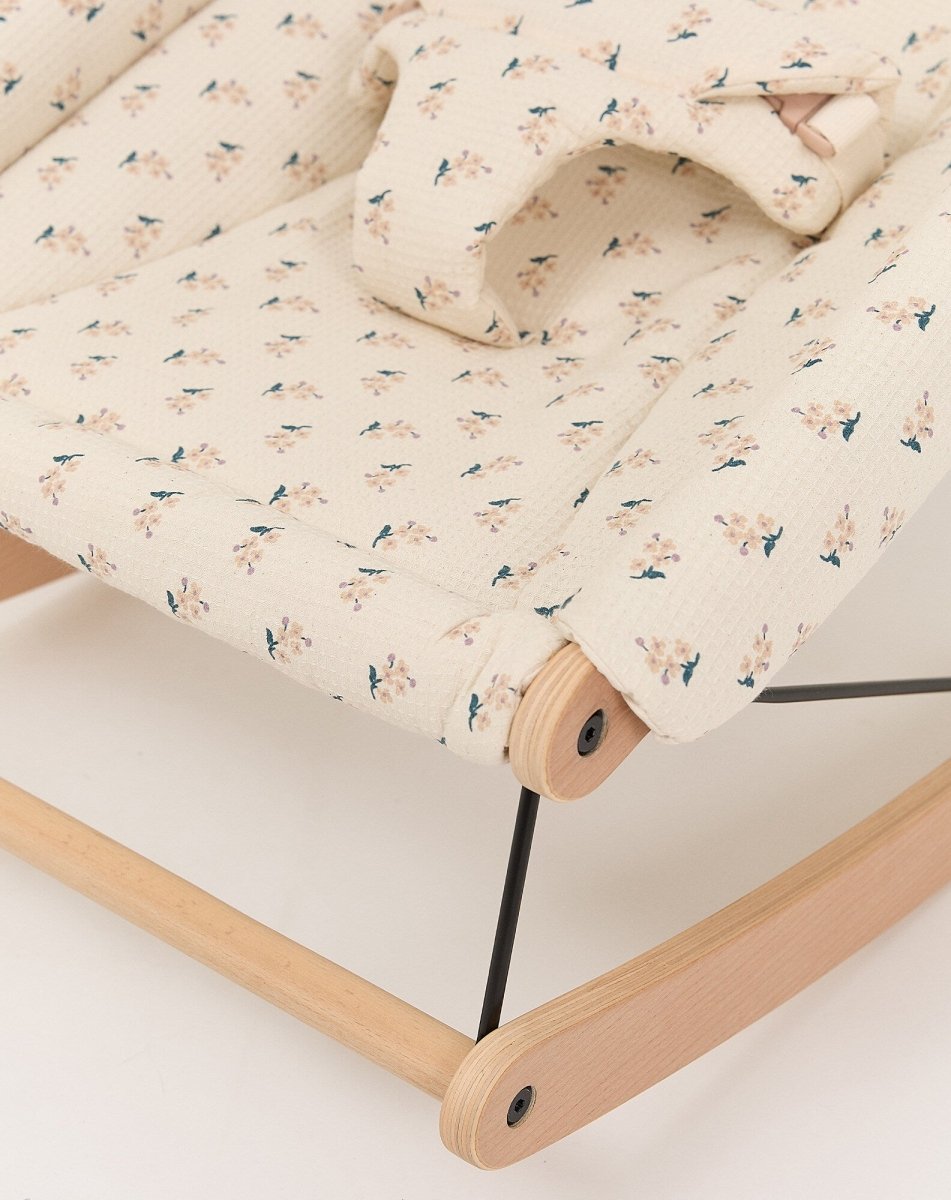 Nobodinoz Baby Bouncer Growing Green - Darling, close-up of the Darling print