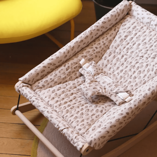 Nobodinoz - Baby Bouncers - Growing Green baby bouncer - Leonie Latte - Tummy Time