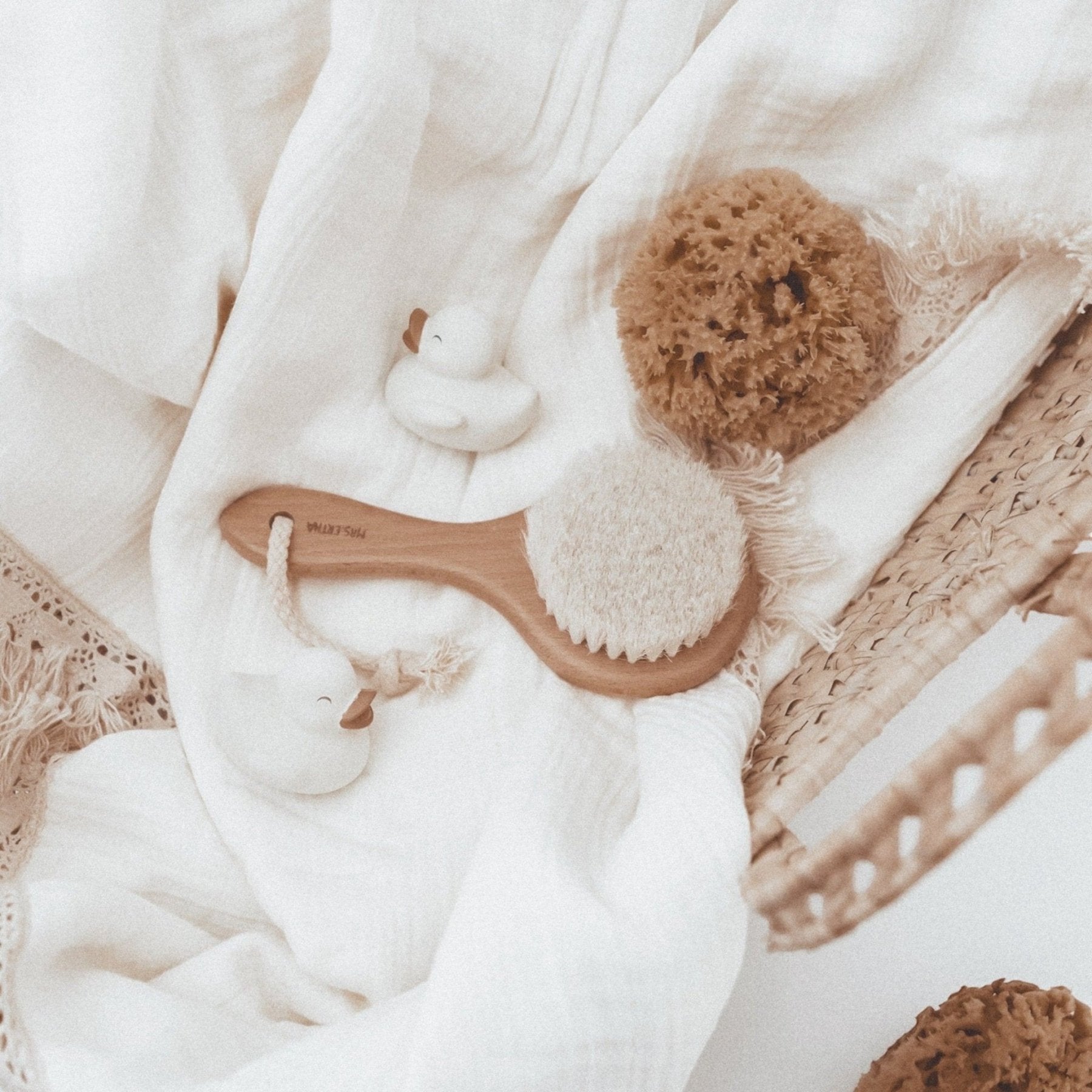 Mrs Ertha - Body & Hair Care - Polly & Olly - Natural Bath Set - Tummy Time
