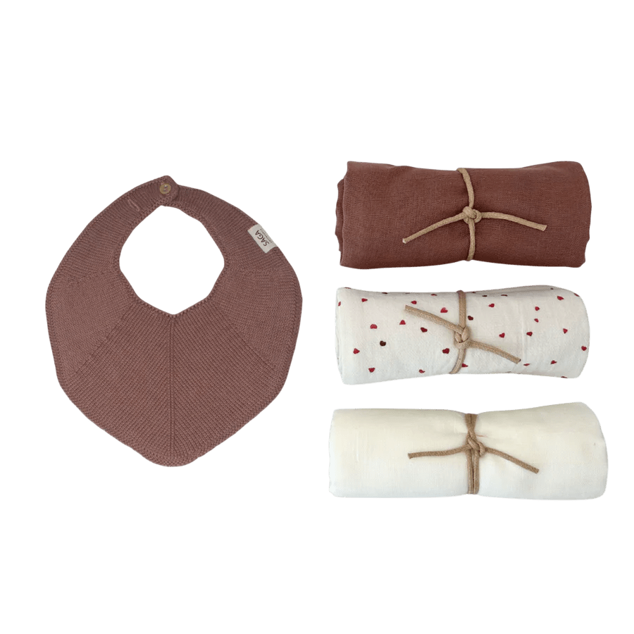 Saga Copenhagen - Baby Sets - Baby Gift Box - Little Hearts - Sustainable & Organic - Tummy Time