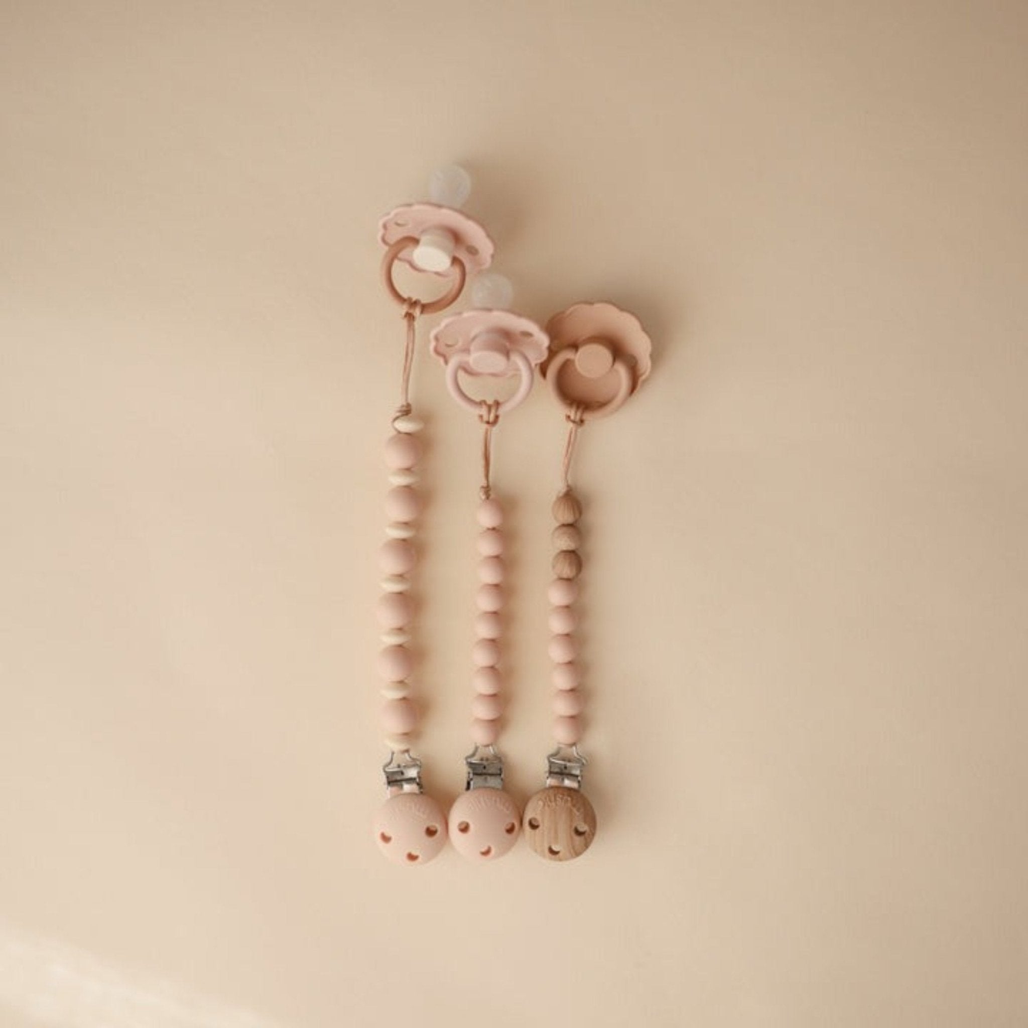 Mushie - Dummies, Pacifiers & Pacifiers Clips - Silicone Pacifier Clip Hera - Blush - Tummy Time