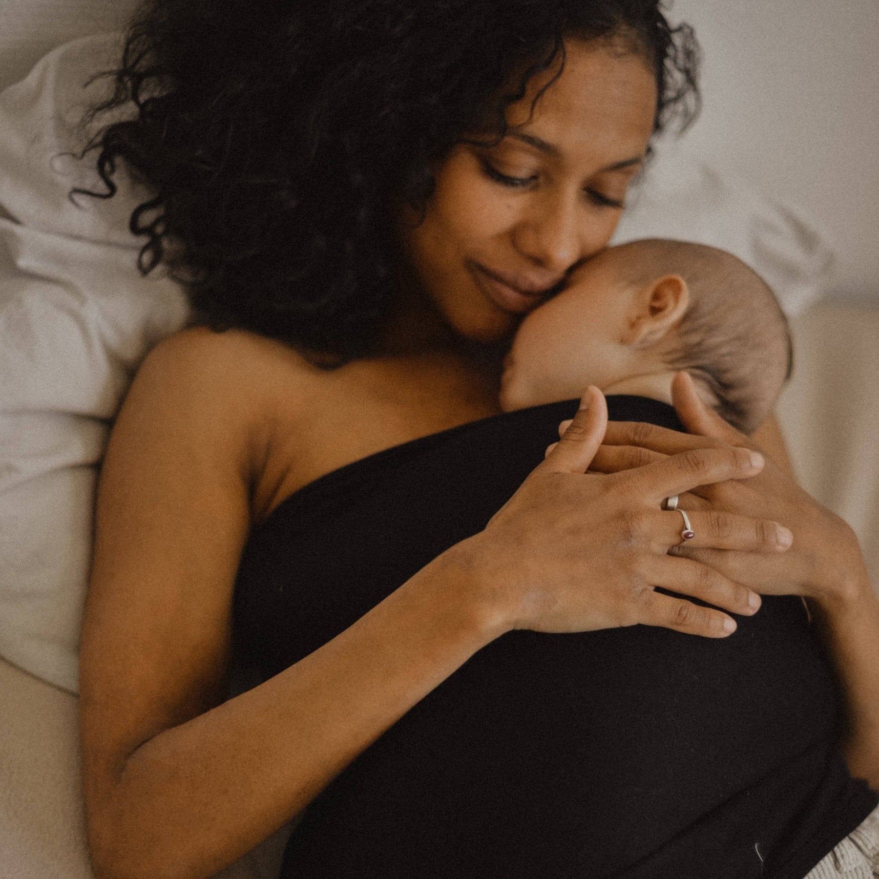 Studio Romeo - Strollers & Baby Carriers - Skin to Skin Easy Lover™ - Black - Tummy Time