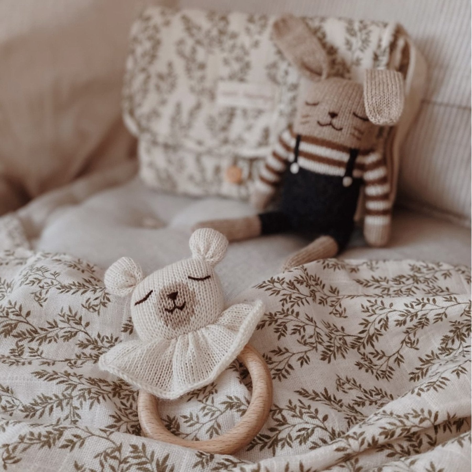 Main Sauvage - Baby Teethers - Teething Ring - Polar Bear - Tummy Time