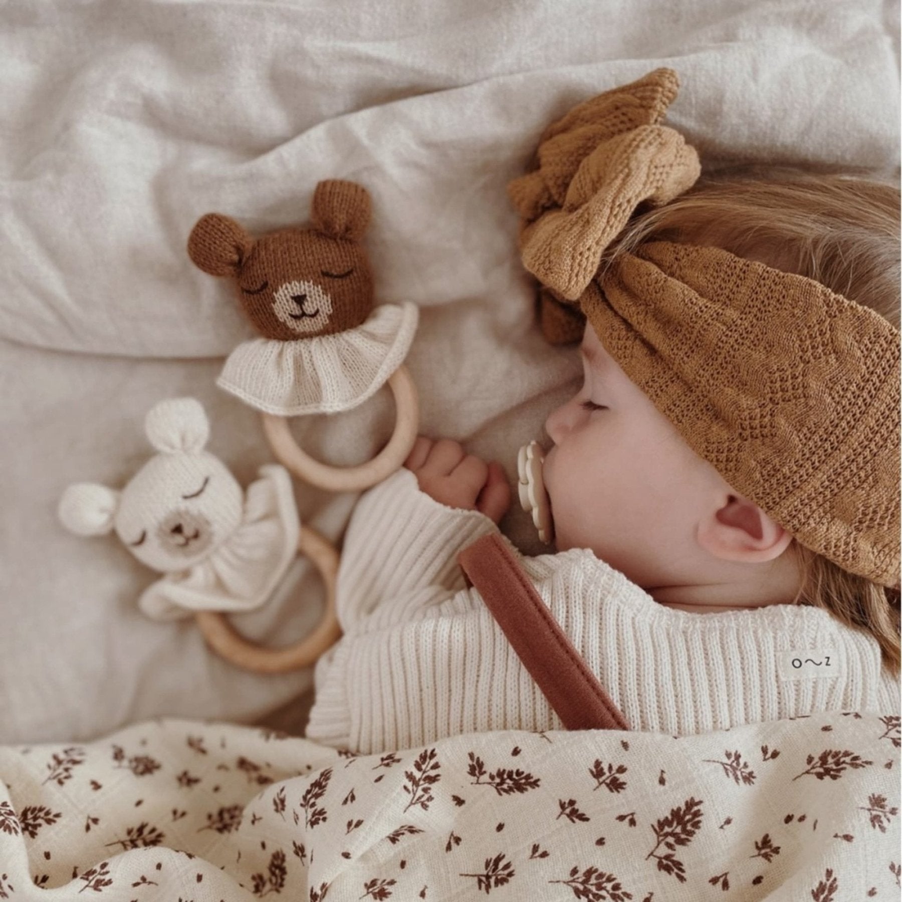 Main Sauvage - Baby Teethers - Teething Ring - Polar Bear - Tummy Time