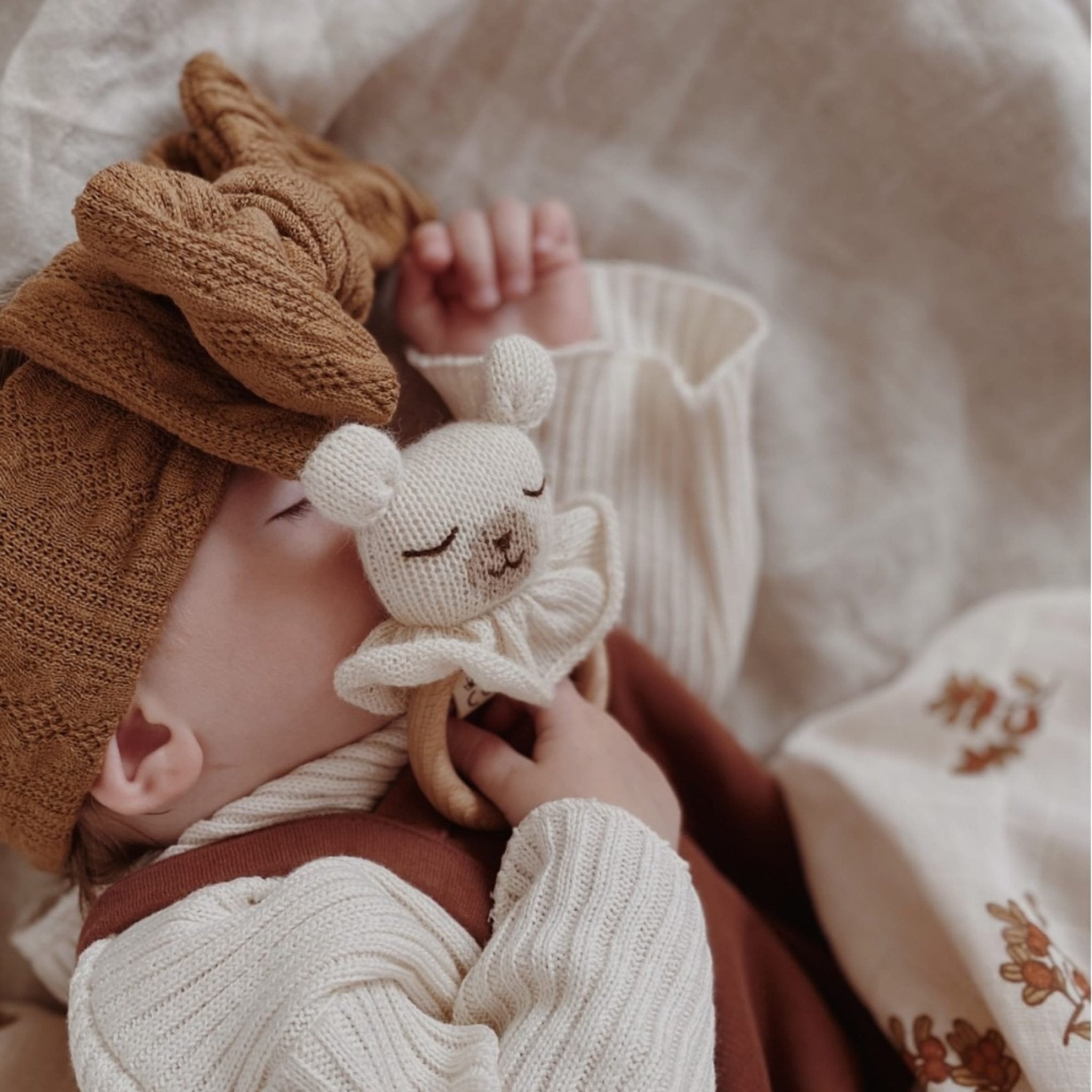 Main Sauvage - Baby Teethers - Teething Ring - Polar Bear - Tummy Time